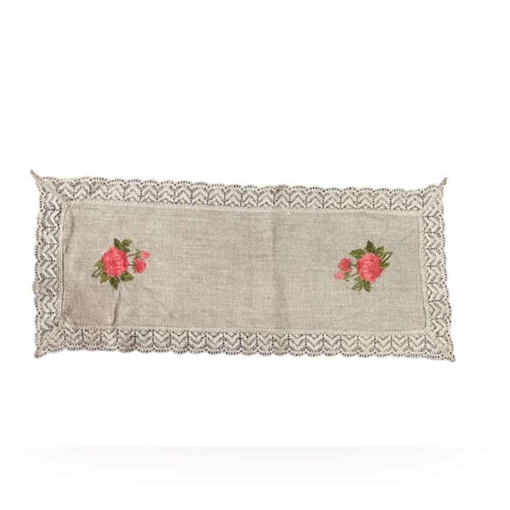 Embroidered Doily with‎ Roses. H39 - Picture 2 of 7
